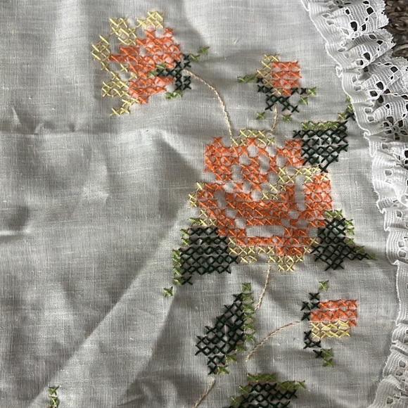 Vintage Apron with Cross stitch - Picture 4 of 5